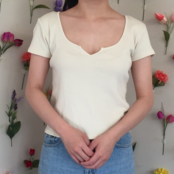 BRANDY MELVILLE PALE YELLOW MONET TOP - Picture 1 of 3